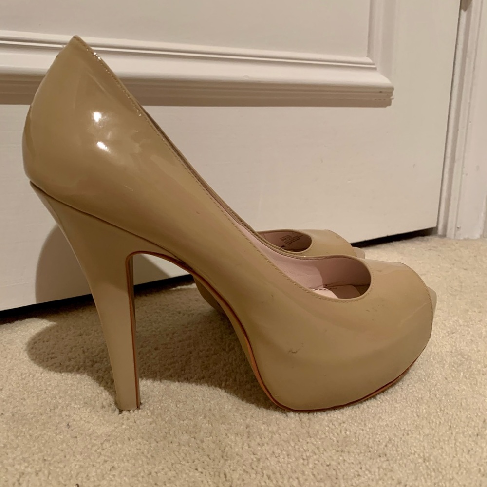 Vince Camuto Nude Platform Heels; Size 9